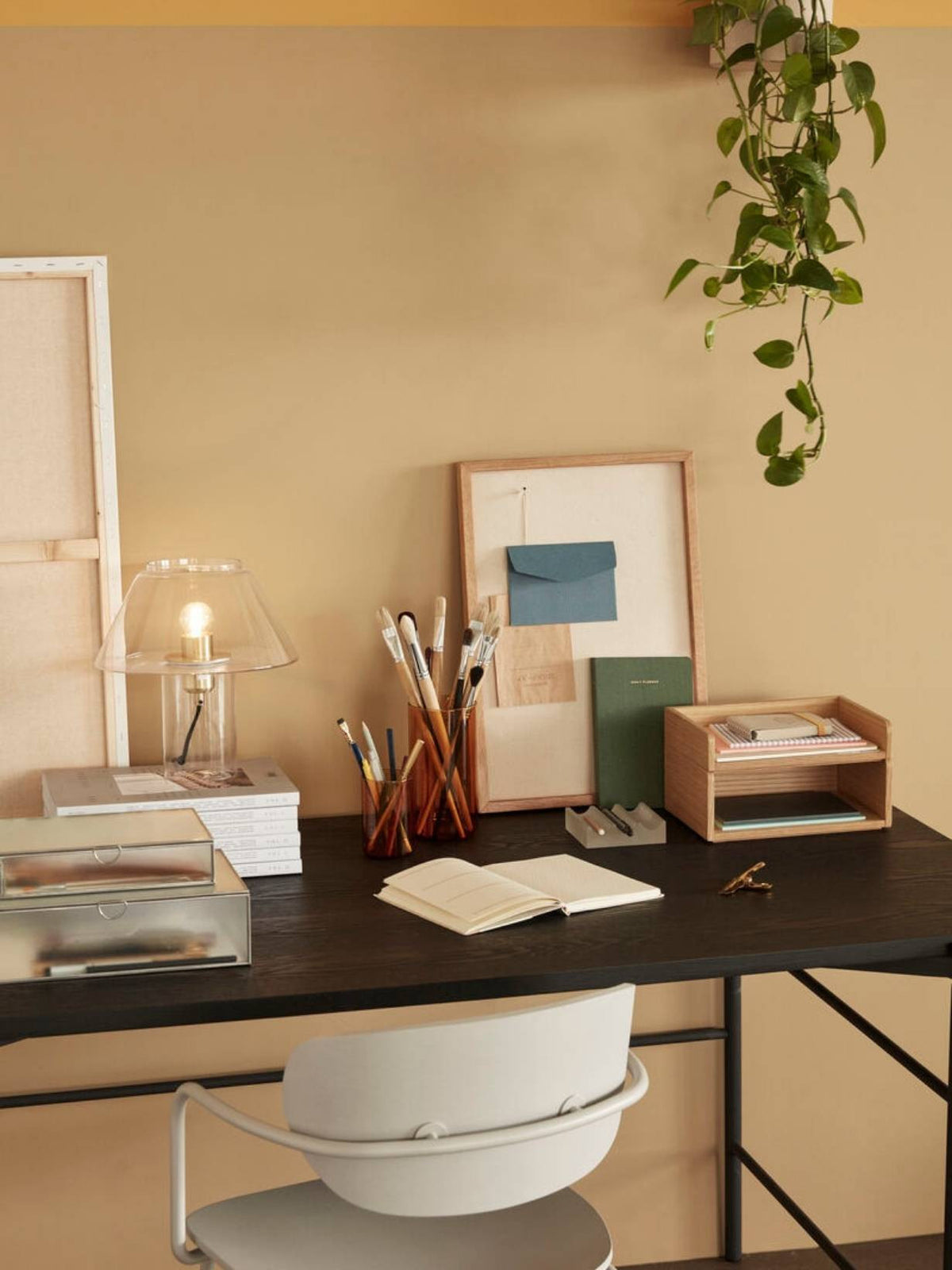 Bureau en bois de frêne et metal noir, Norm