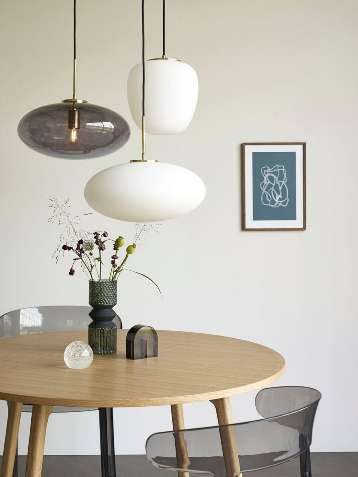Suspension en verre opalin, Muse