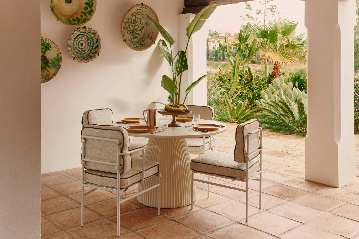 Chaise de jardin avec accoudoirs, vert sauge & métal blanc, Maddalena