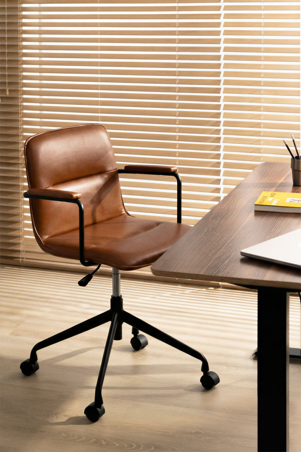 Chaise de bureau avec roulettes et accoudoirs Seifert