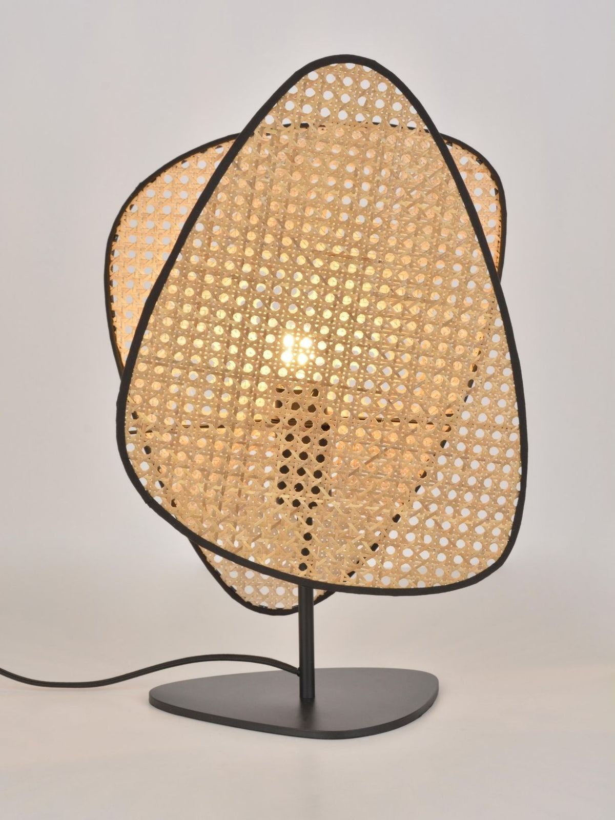 Lampe de table en cannage, Screen