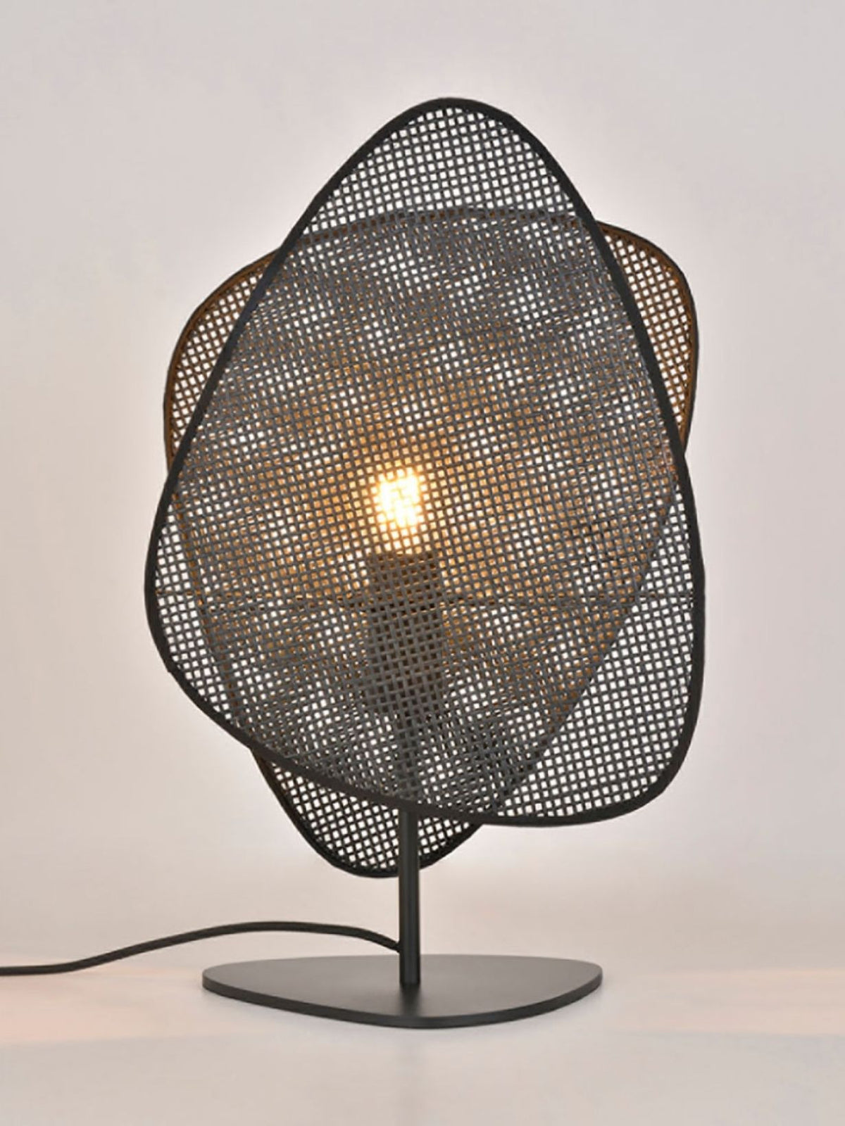 Lampe de table en cannage, Screen
