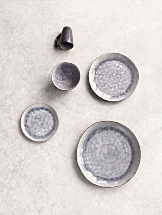 Lot de 6 petites assiettes en grès, Levi