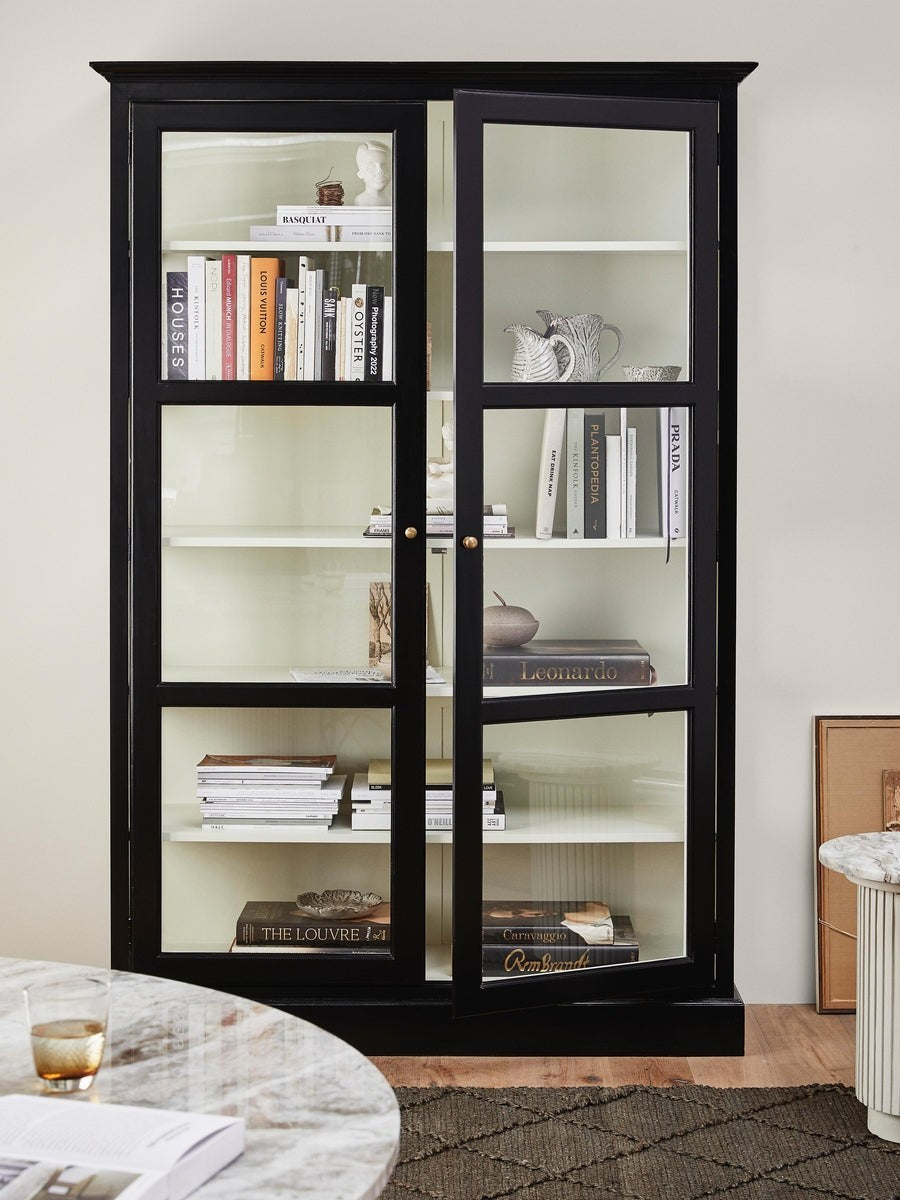 Armoire vitrine en acajou et manguier laqué noir, Classic