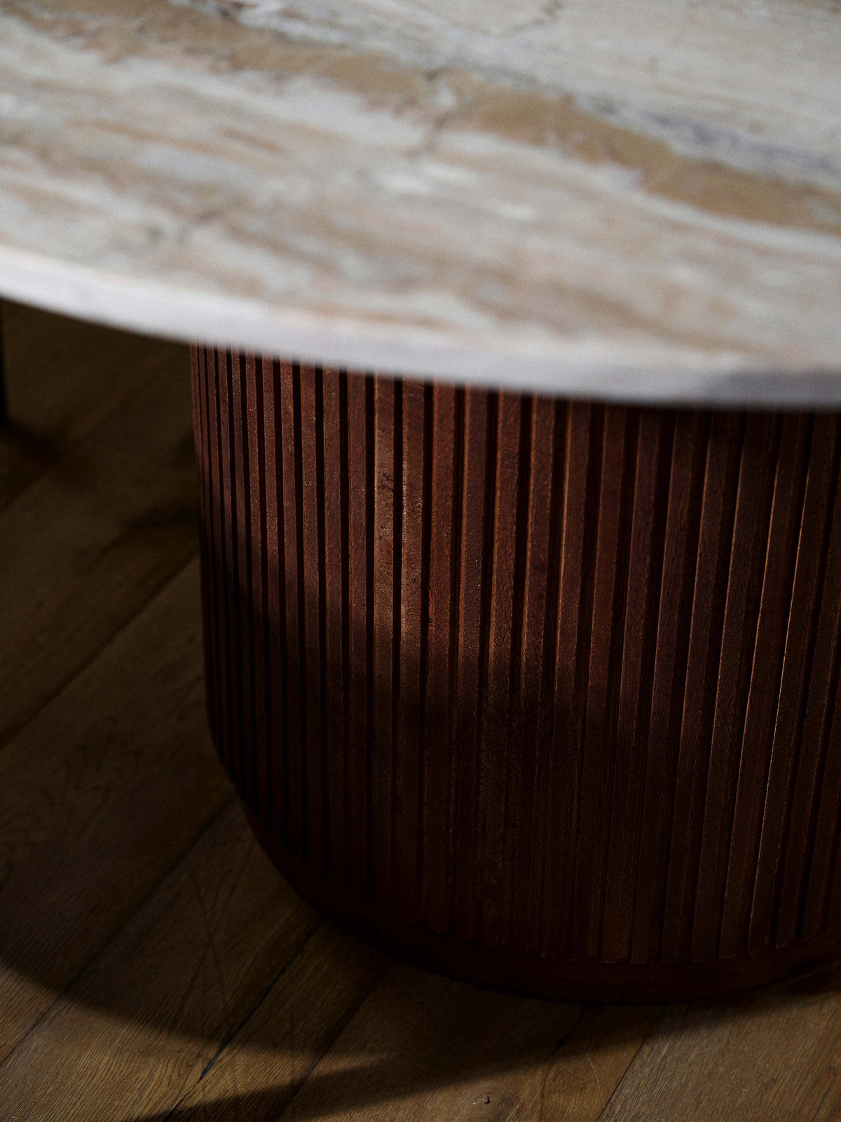 Table à manger ronde en marbre et bois de manguier, Erie