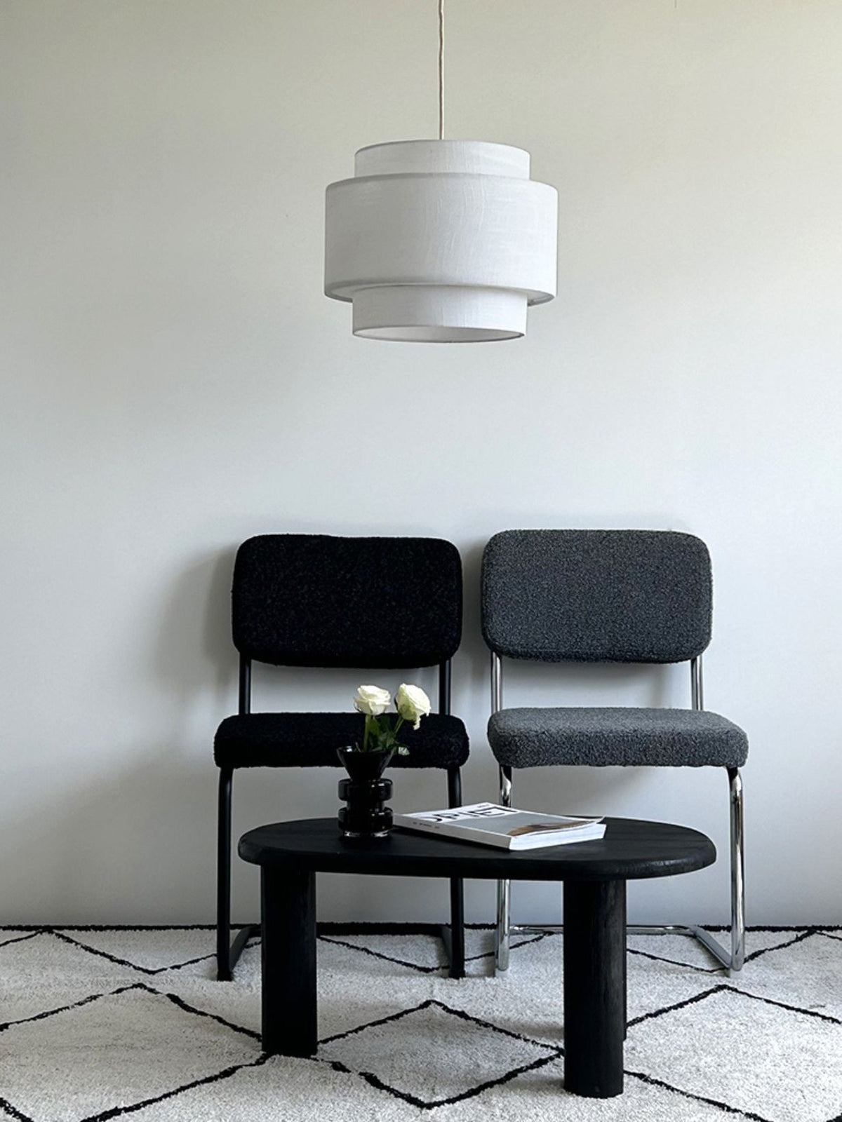 Chaise en tissu bouclette, Capsule