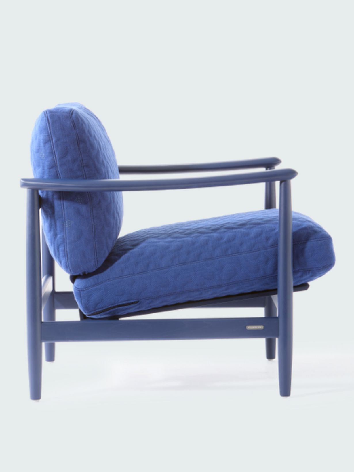 Fauteuil bleu en frêne, Swell Todd