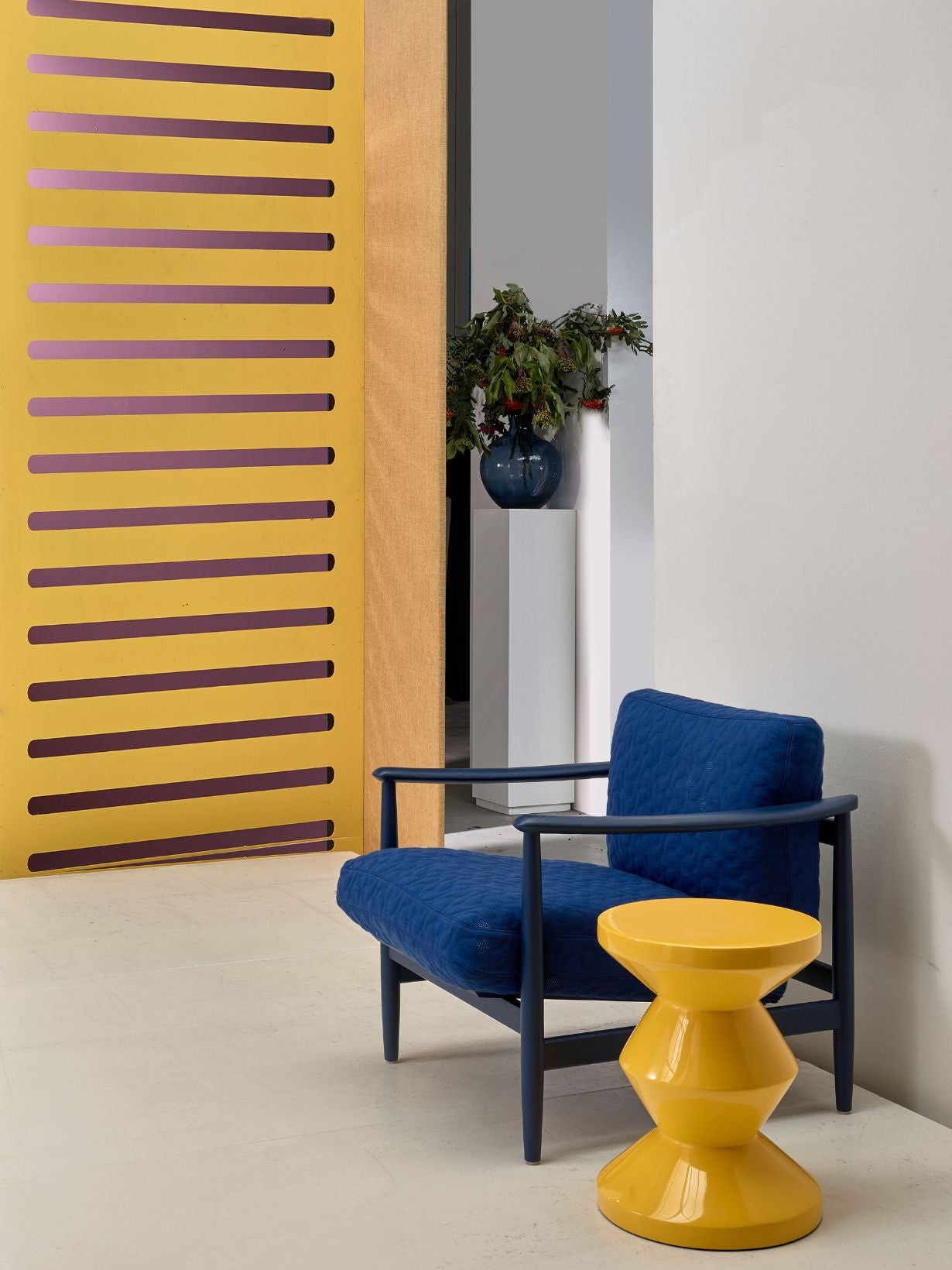 Fauteuil bleu en frêne, Swell Todd