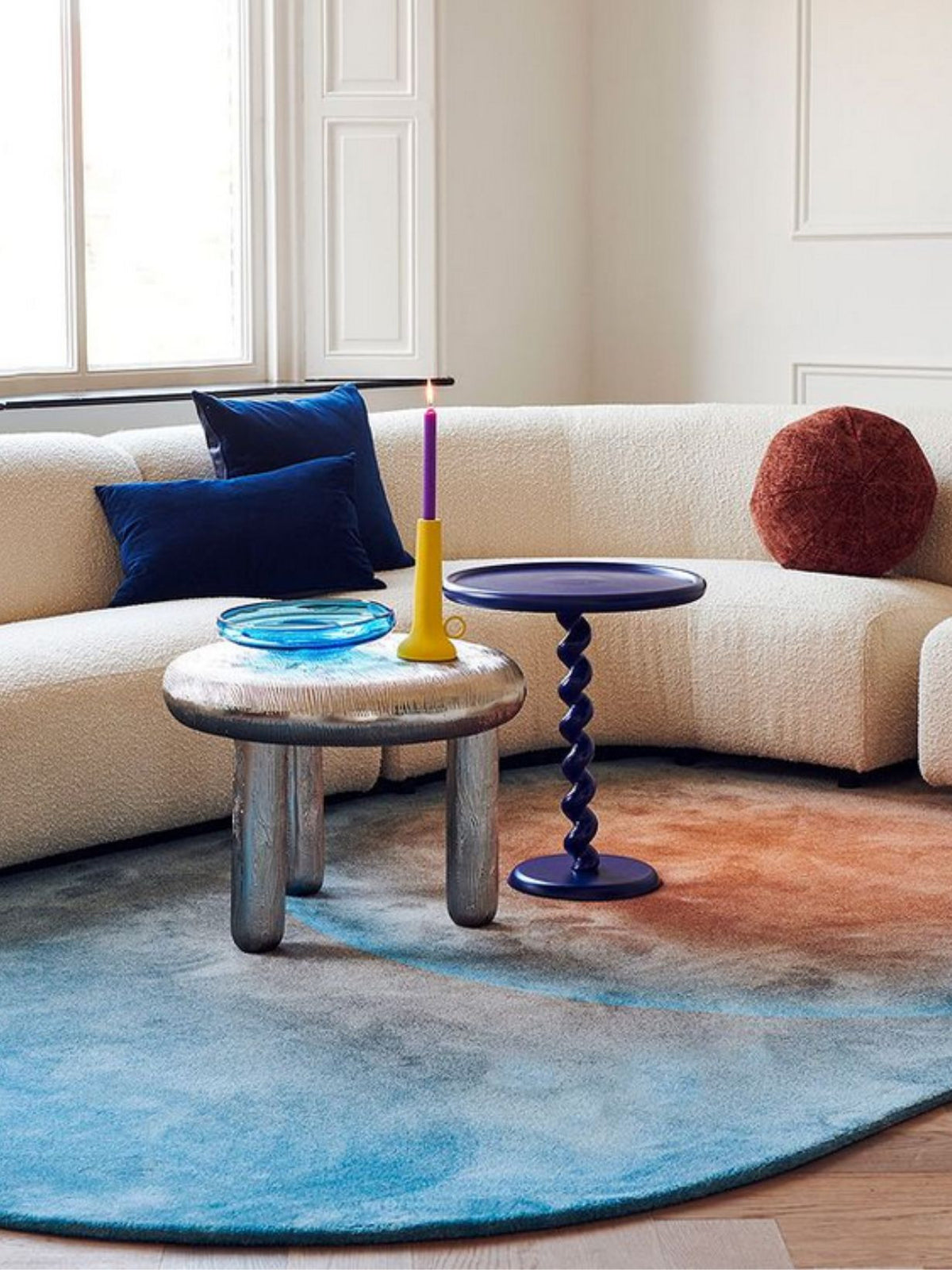 Table d'appoint bleu foncé, Twister Ø46 x H56 cm