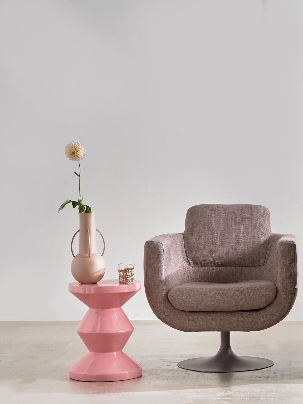 Tabouret laqué rose, Zig Zag