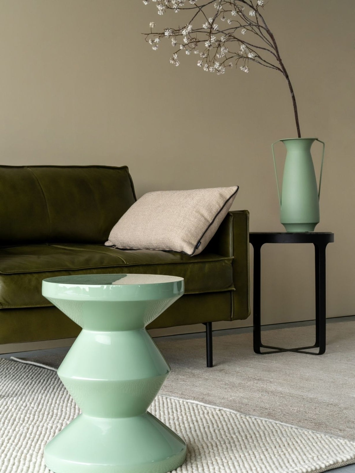 Tabouret laqué, Zig Zag vert olive