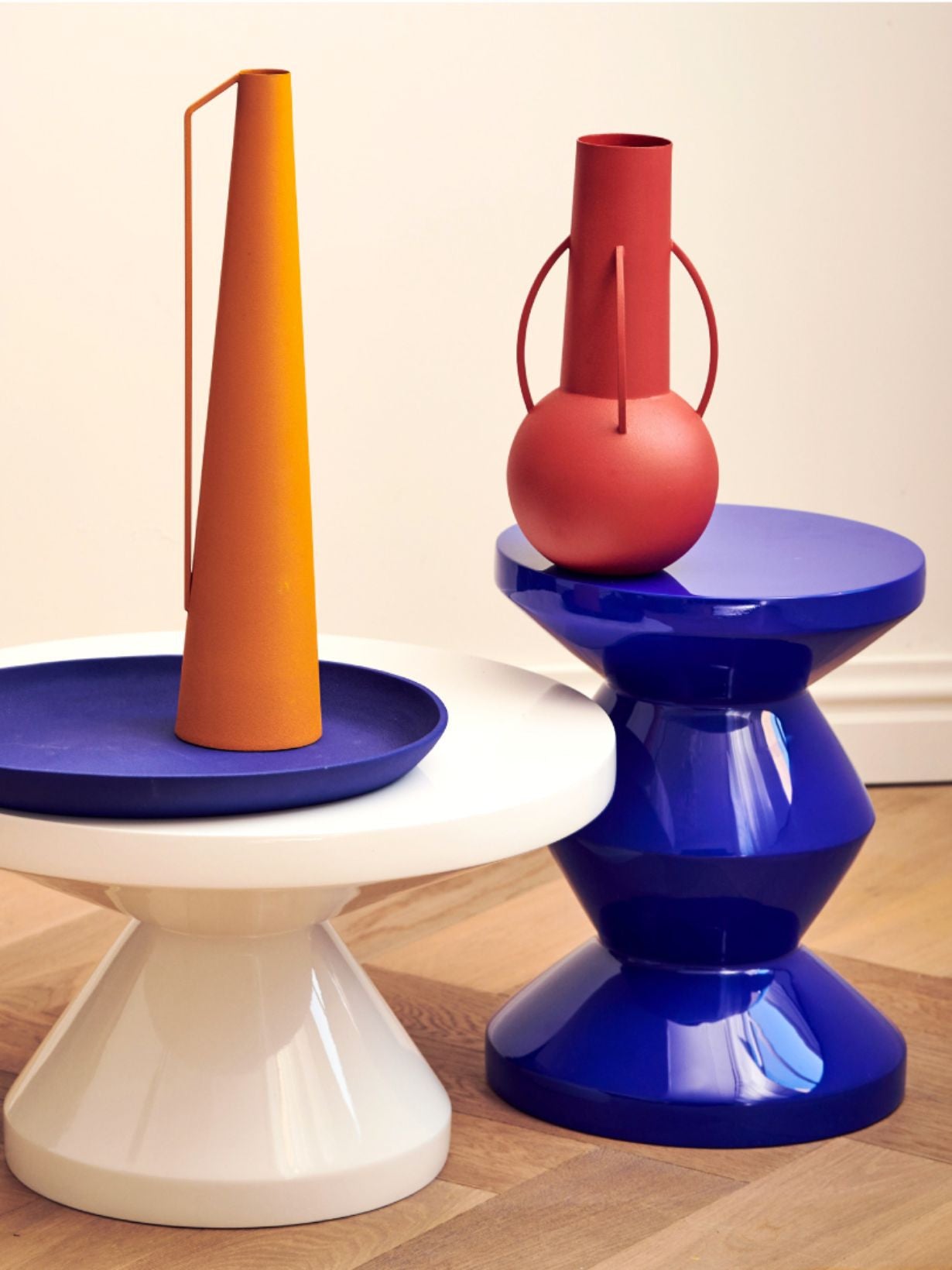 Tabouret laqué bleu foncé, Zig Zag