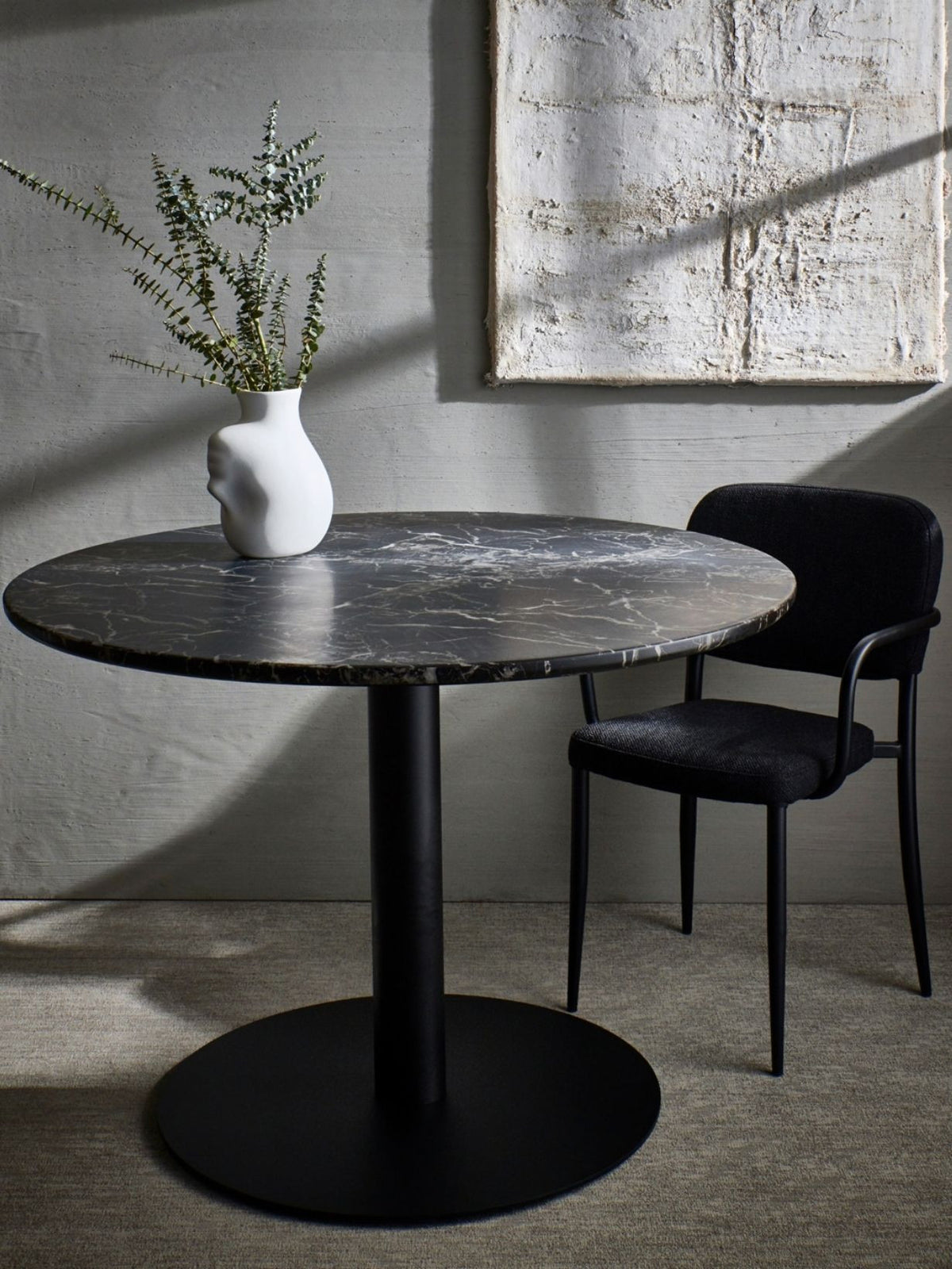 Table de salle à manger ronde en résine effet marbre noir, Viggo