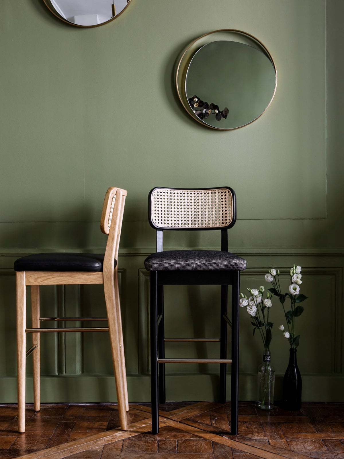 Tabouret haut en cuir / chêne cannage