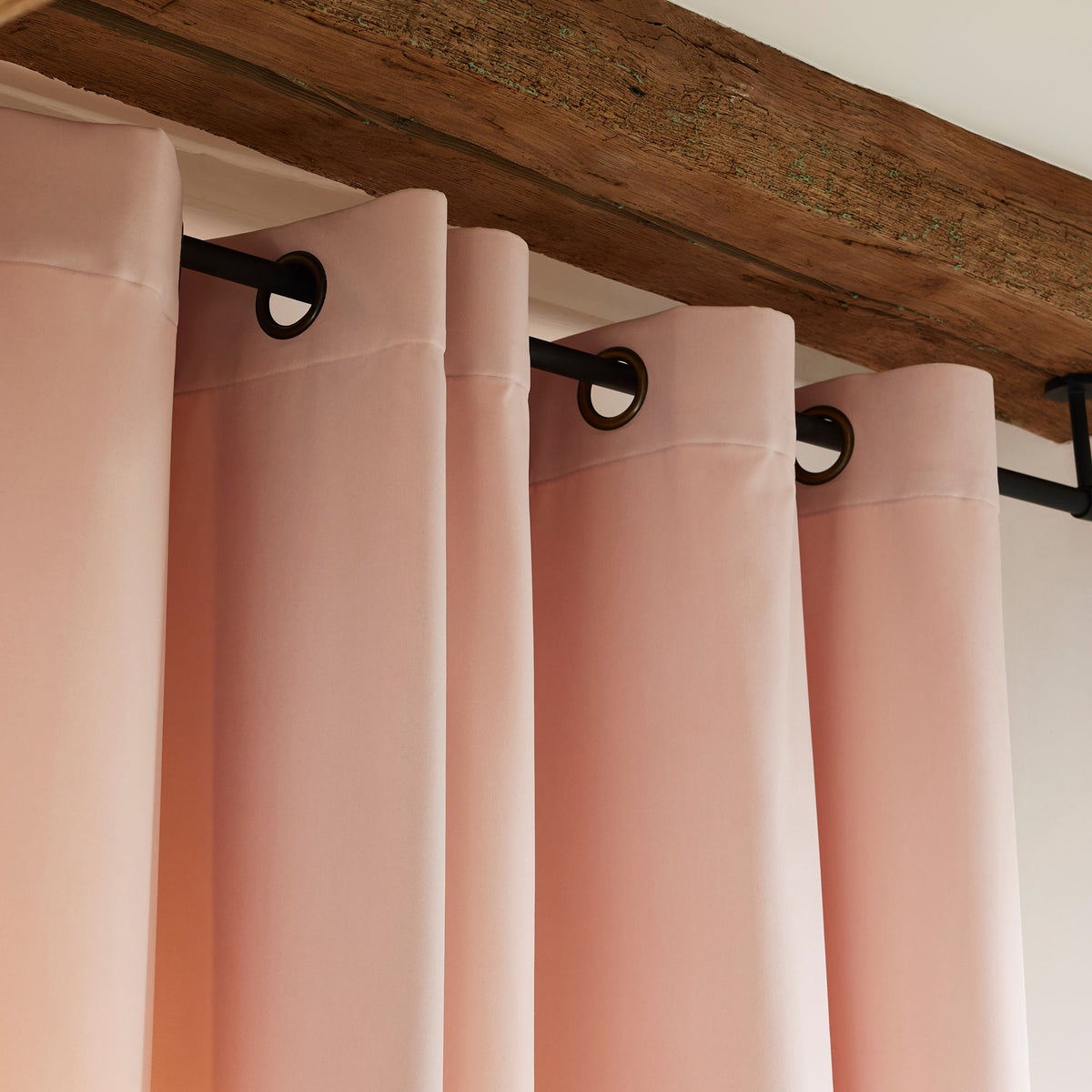 Rideau à oeillets dorés MATIA rose pétale