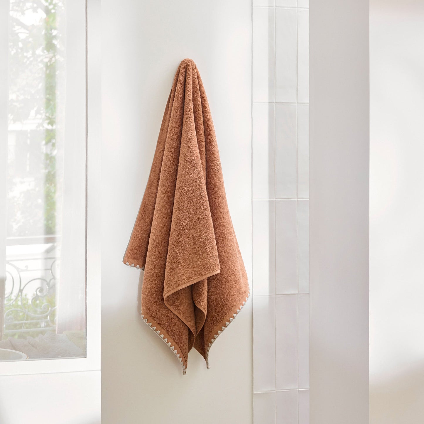 Serviette de toilette NERYDA terre d'argile et beige