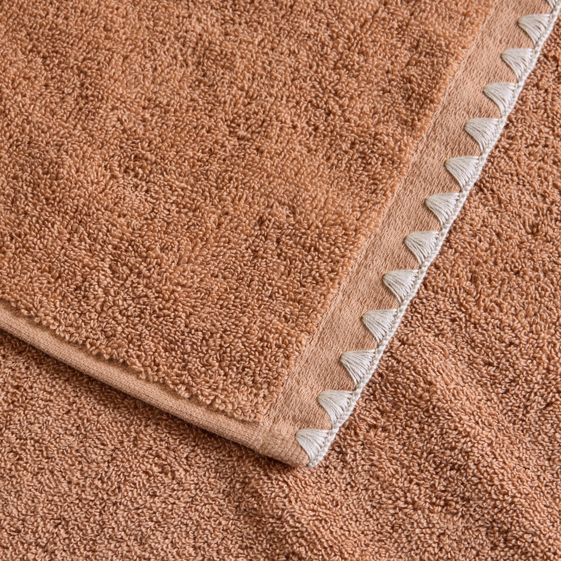 Serviette de toilette NERYDA terre d'argile et beige