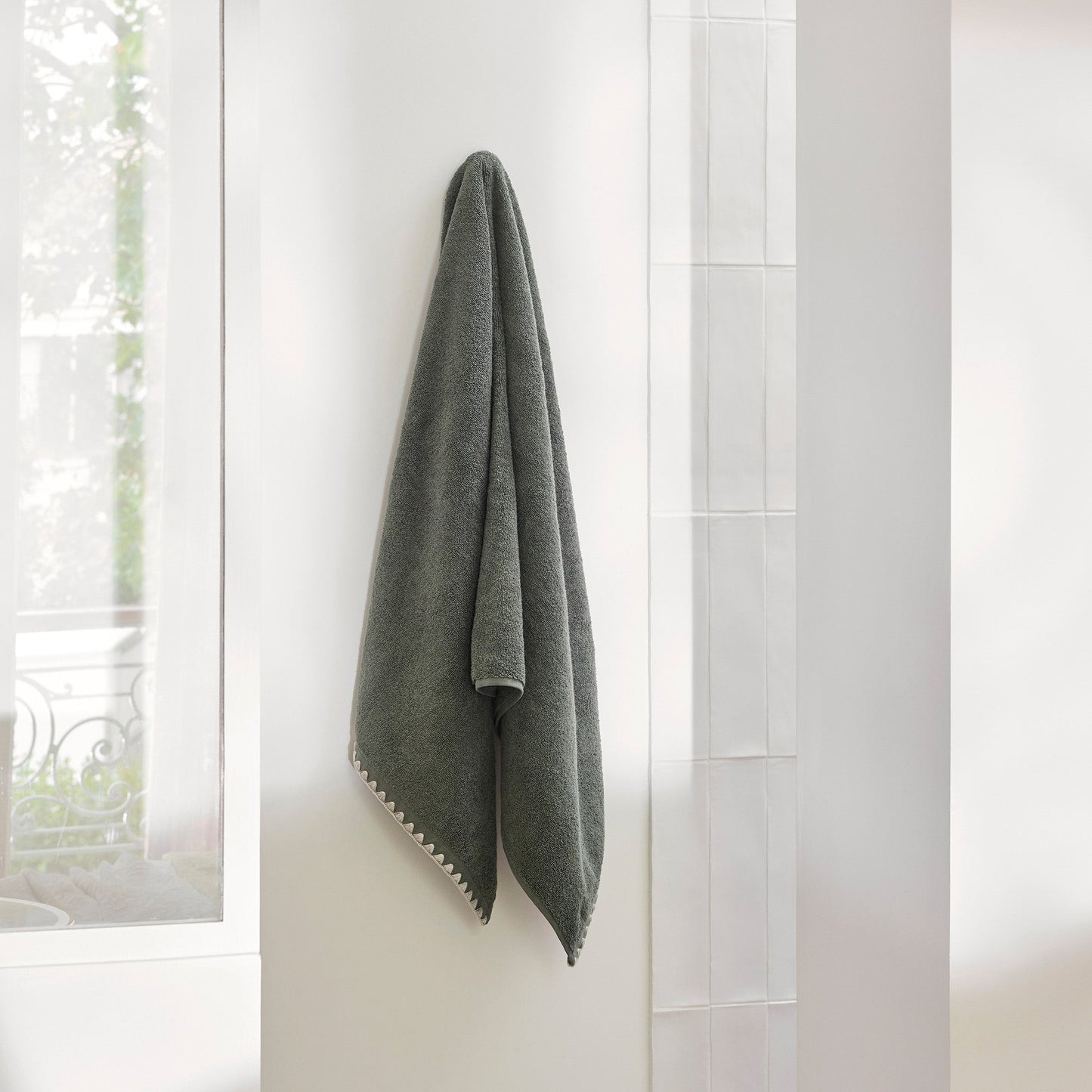 La Sortie de Bain NERYDA vert séquoia et beige