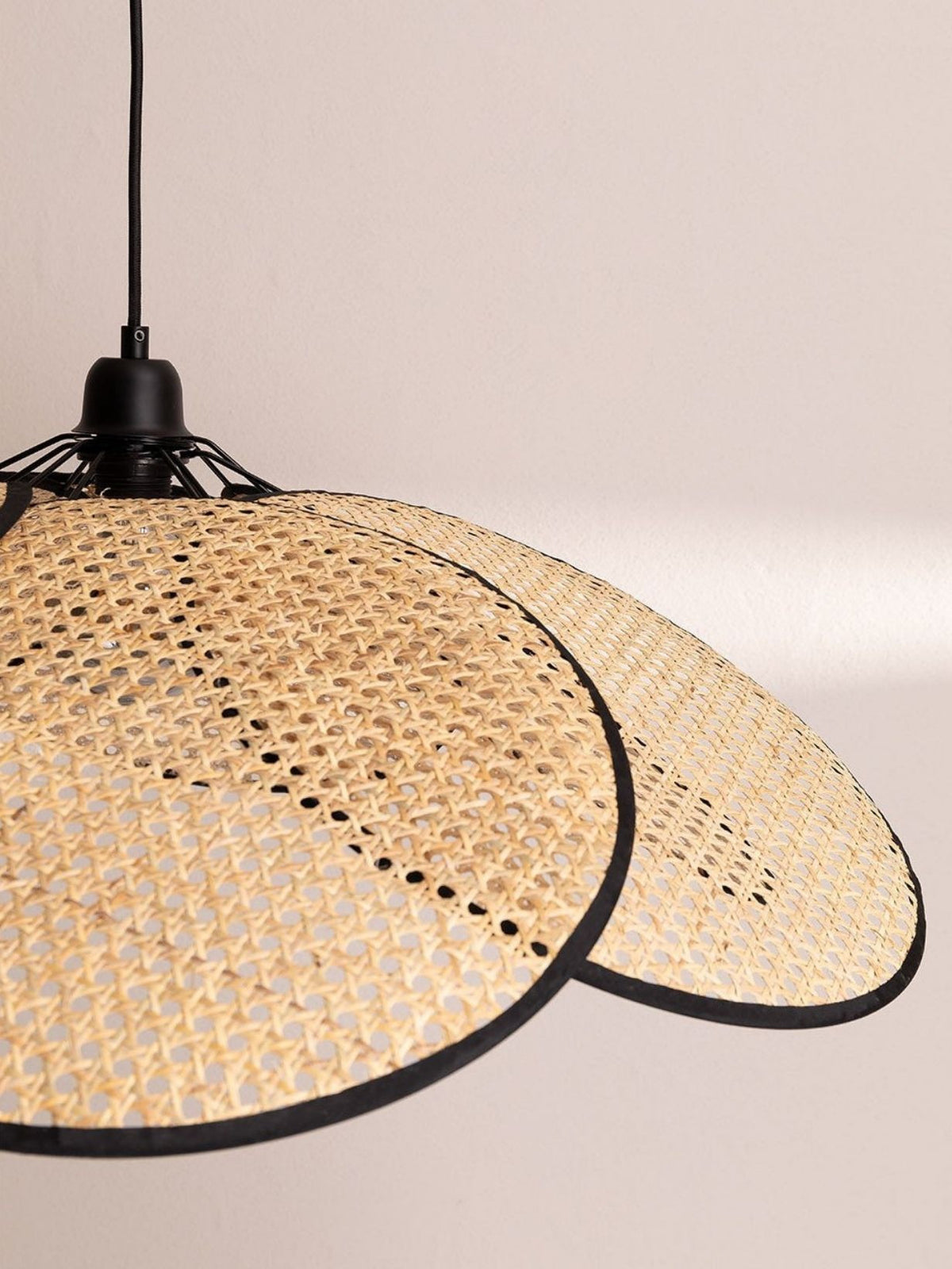 Suspension en cannage naturel ganse noir 73cm, Evasion