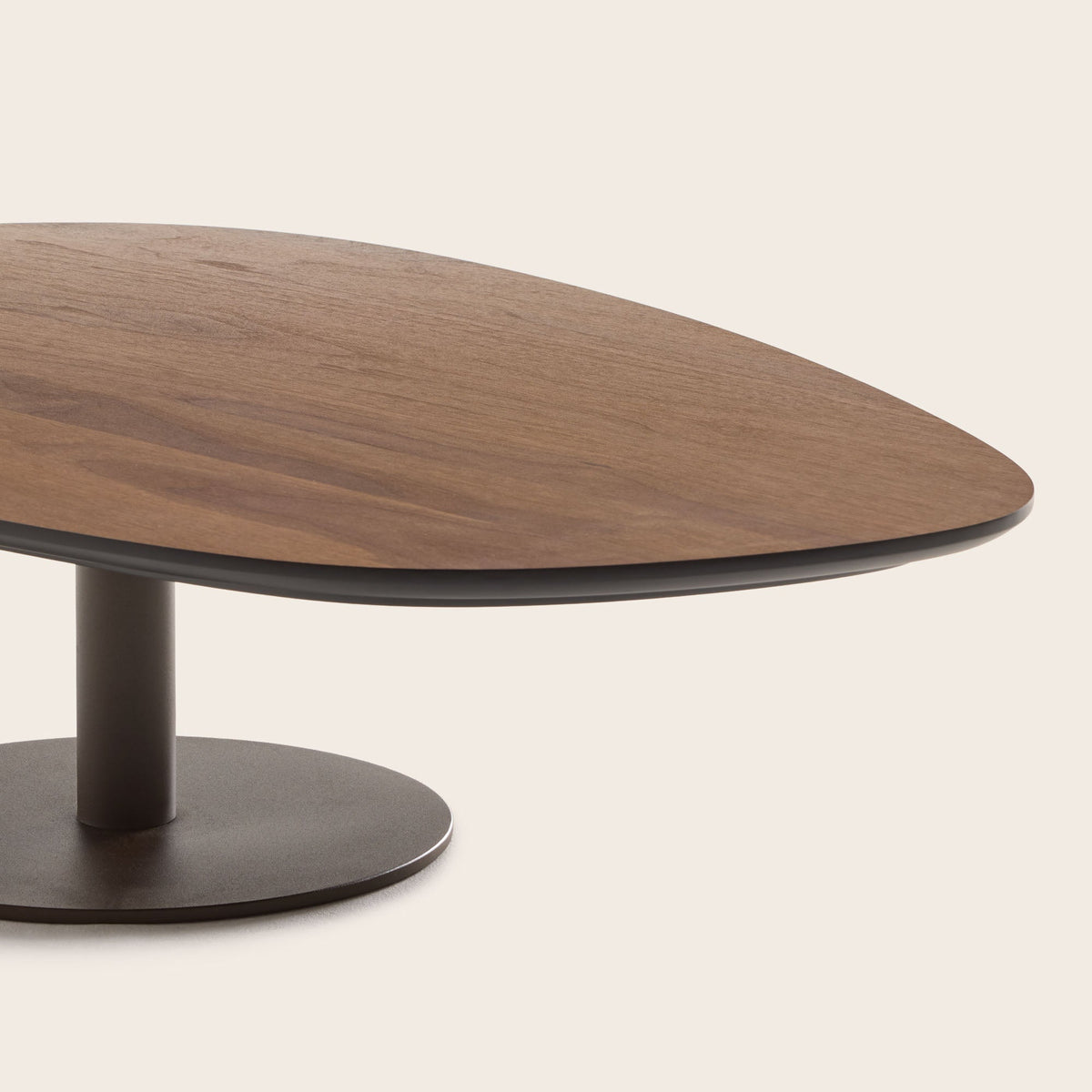 Table basse ISMERIA noyer et bronze