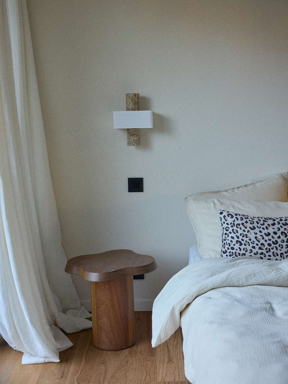 Table d'appoint en bois, Mahaut