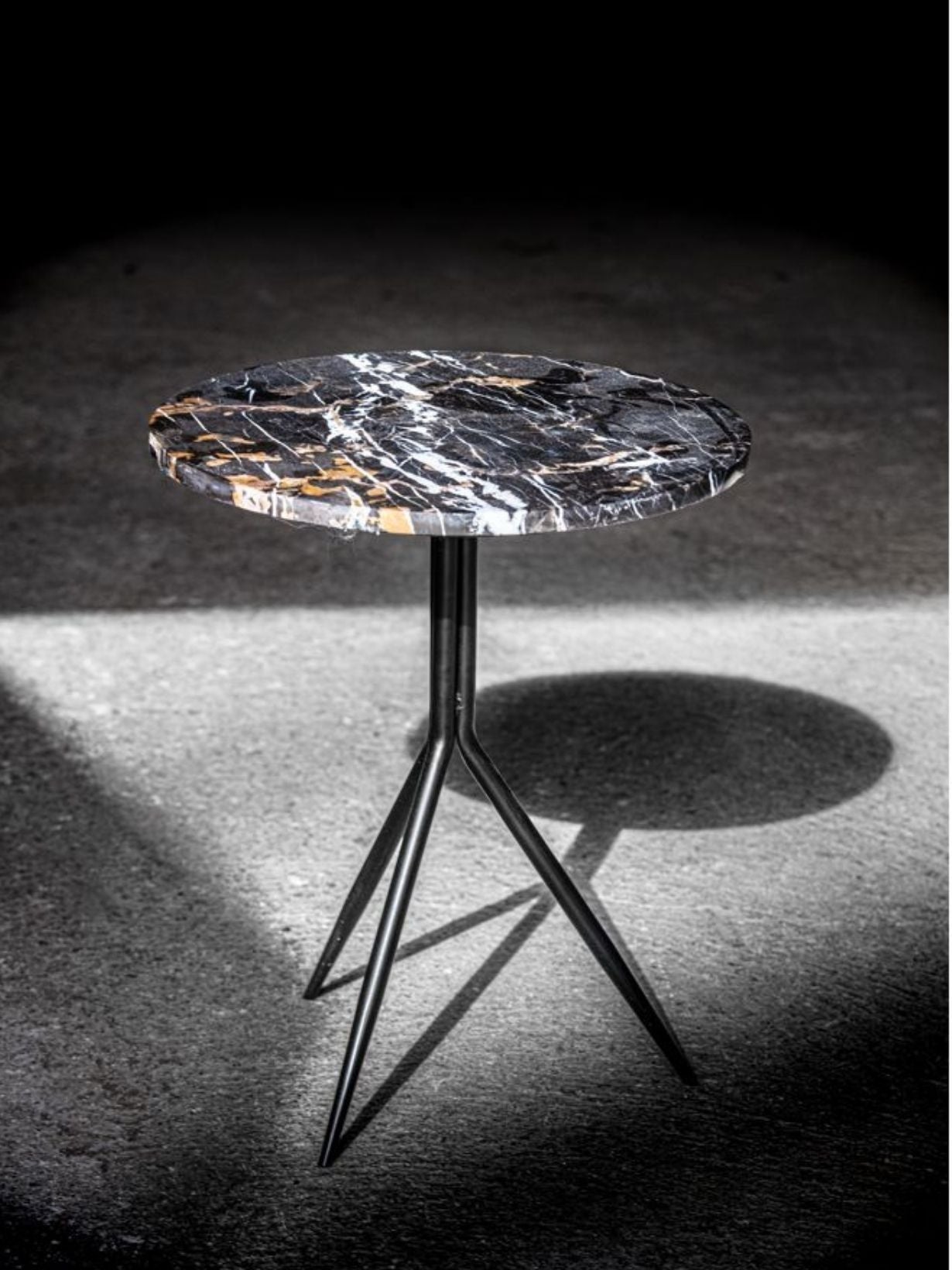 Table d'appoint en marbre et métal, Dana
