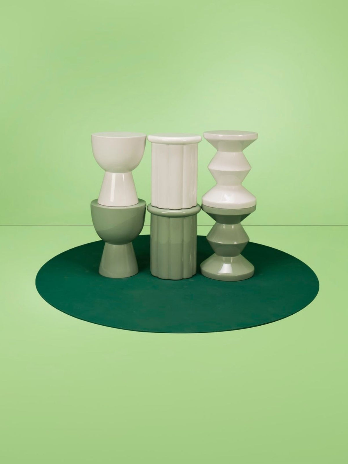 Tabouret laqué vert olive, Roman
