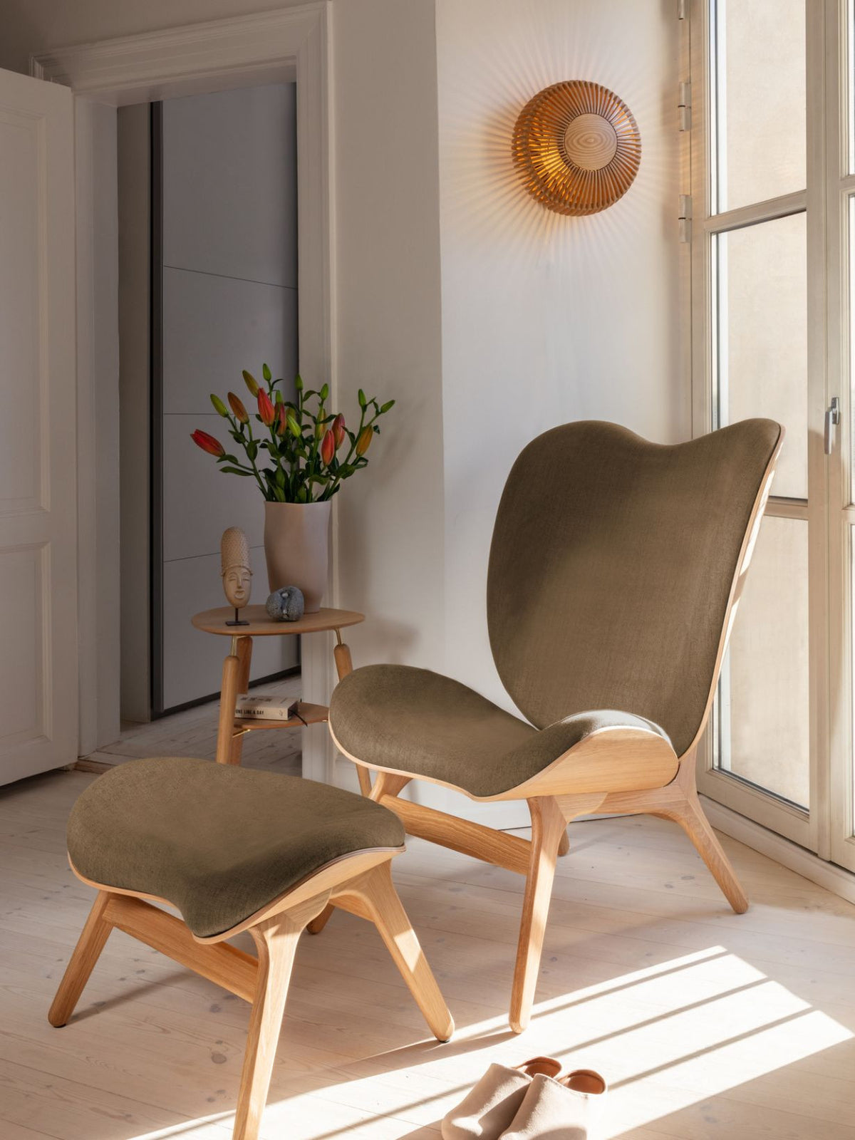 Repose-pieds en chêne clair, A Conversation Piece Ottoman